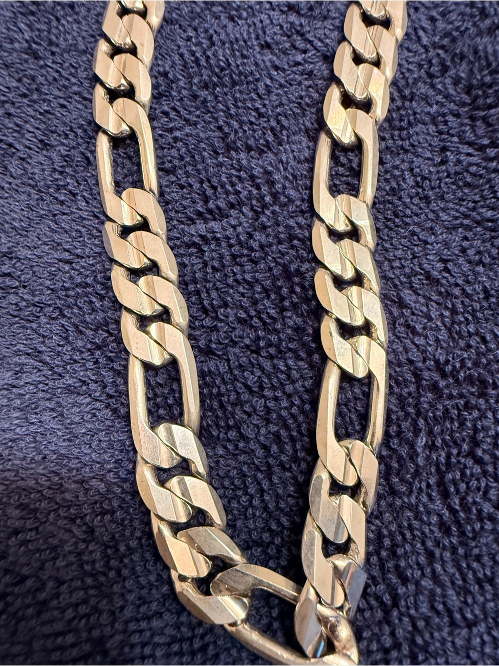 Silver Chain lightly used in great condition. 12” long and .25”wide. No scratch